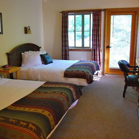 Glacier Guides Lodge เวสต์กลาเซียร์ ภายนอก รูปภาพ