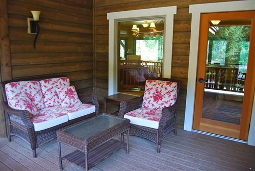 Glacier Guides Lodge เวสต์กลาเซียร์ ภายนอก รูปภาพ