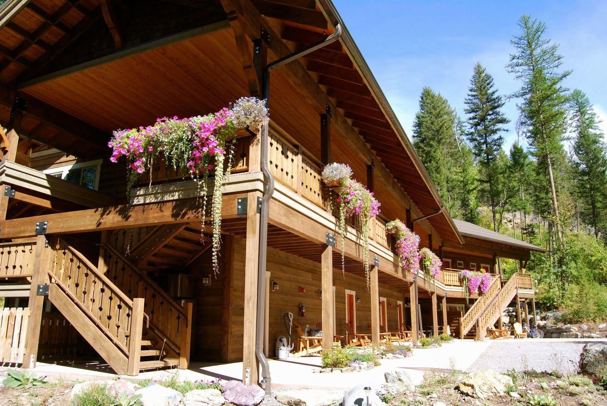 Glacier Guides Lodge เวสต์กลาเซียร์ ภายนอก รูปภาพ